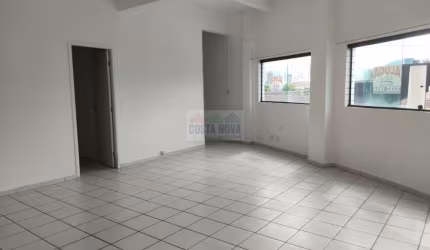 Sala comercial para locação com 80m² de Esquina, Próximo ao VLT no Bairro Vila Mathias