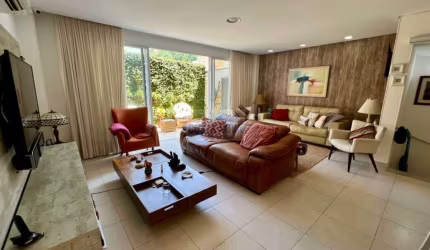 Casa mobiliada 218 m2, 3 dormitórios, 2 banheiros e 4 vagas no Guarujá ( ACEITA PERMUTA )
