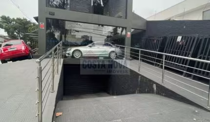 Prédio Comercial em Santos, de esquina e com vagas de garagem/estacionamento