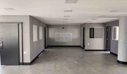 Excelente conjunto comercial para venda em rua particular com entrada e saída para a Av. Ipiranga.