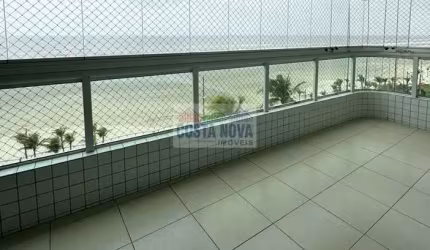 Apartamento com 2 quartos sendo 1 suíte, 2 banheiros, 1 vaga, lazer completo, frente mar