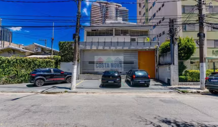 Imóvel de esquina no Jardim das Acácias. Frente de 22 m para Rua Raposo Tavares. AU: 330, AT 427 m²