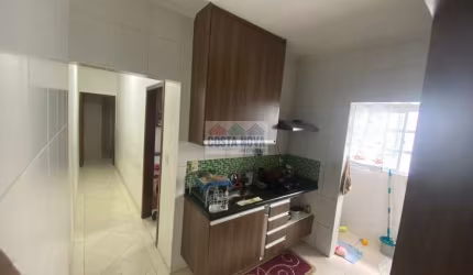 Casa sobreposta com 2 quartos na Nova Mirim (Aloha) Praia Grande-SP