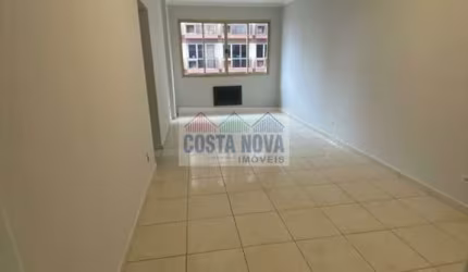 Apartamento com 80 m², 2 quartos, 2 banheiros,  1 vaga, a uma quadra da praia