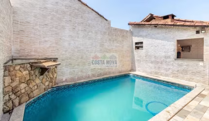 Casa à venda com 97m², 3 quartos sendo 1 suíte, 2 banheiros, 2 vagas com piscina no bairro Ocian