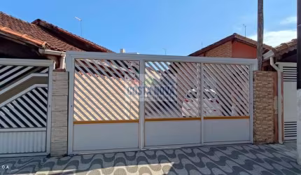 Casa geminada com 2 quartos sendo 1 suíte, 2 banheiros, 1 vaga, juntinho a praia no Jardim Real