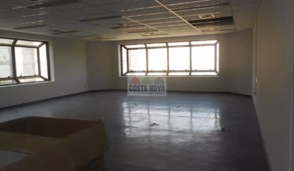 Conjunto comercial, 1 sala grande, 1 copa, 2 banheiros, 1 vaga