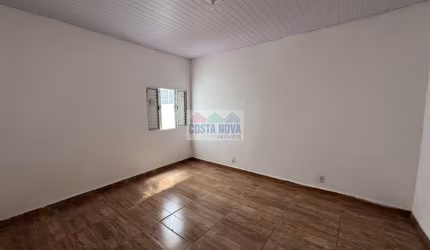 Casa com 70 metros quadrados localizada na Rua Amauri Durval.
