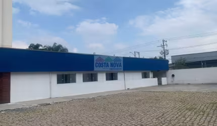 Galpão para locação com 732m² de área externa e 393m² de escritório, com salas e ótima localização