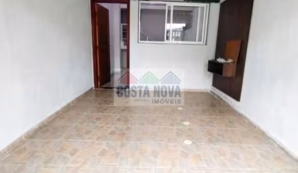 Sobrado geminado com 2 quartos e 2 banheiros na Vila Antártica em Praia Grande