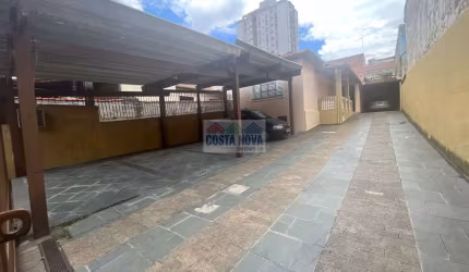 Casa com 144m², 3 quartos sendo 1 suíte, 2 salas, 10 vagas e amplo espaço na Vila Nivi