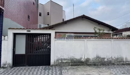 Casa comercial ampla  à venda no bairro Ocian na Praia Grande.
