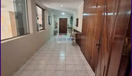 Apartamento com 38m², com 1 quarto a uma quadra da praia.
