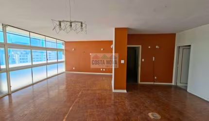 Apartamento com vista livre no COPAN, 3 quartos, 2 banheiros, 1 lavabo, 1 vaga, 171 m²