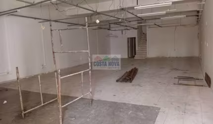 Salão comercial no Brás,  500m², 3 pisos de 168 m², 3 banheiros