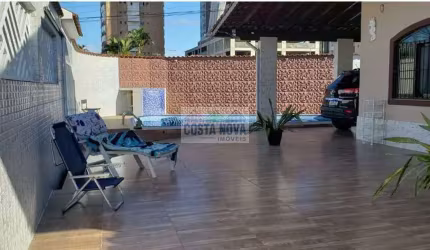 Casa térrea, mobiliada, piscina, jacuzzi, 5 vagas, edícula, churrasqueira, a 200 metros mar