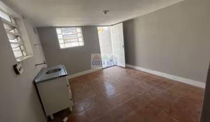 Aluga-se casa na Vila Guilherme. Quarto e cozinha amplos. R$1.100,00 + IPTU