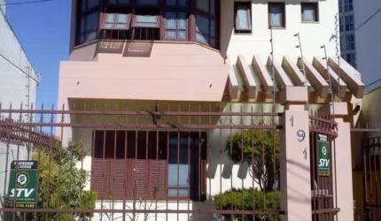 Casa com 4 dormitórios para alugar, 290 m² por R$ 5.905,00/mês - Camaquã - Porto Alegre/RS