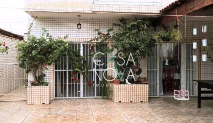 Sobrado com 3 dormitórios à venda, 202 m² por R$ 800.000,00 - Maracanã - Praia Grande/SP