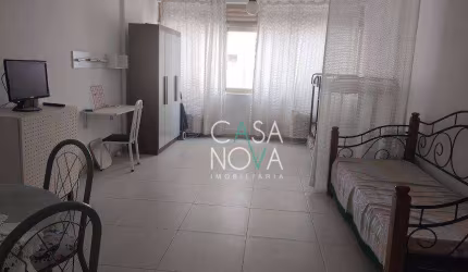 Sala living amplo no Boqueirão 1 quadra da praia