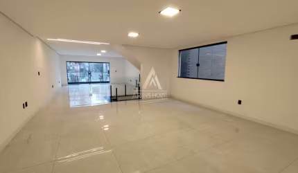 Casa Sobreposta Alta nova a venda a 50 metros da Praia no Embaré em Santos