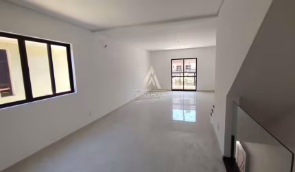 Casa Sobreposta Alta a Venda com 220m², 3 Suítes, 2 vagas no Embaré em Santos