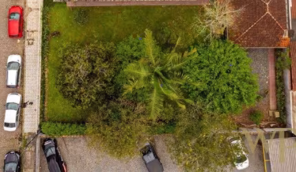 Terreno à venda na Rua Emílio Artmann, 104, América, Joinville por R$ 1.100.000