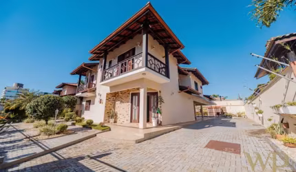 Casa com 5 quartos à venda na Rua Alvarenga Peixoto, 581, América, Joinville por R$ 3.300.000