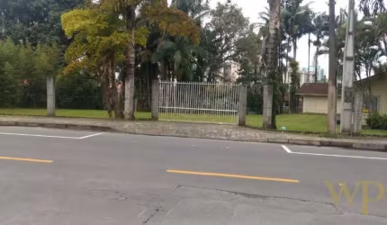 Terreno à venda na Rua Xaxim, 246, Iririú, Joinville por R$ 1.100.000