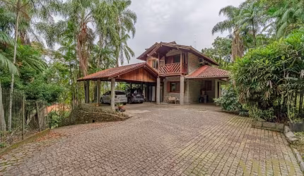 Casa com 3 quartos à venda na Rua Willy Tilp, 676, Nova Brasília, Joinville por R$ 2.000.000