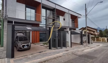 Casa com 3 quartos à venda na Rua Rio Negrinho, 518, Saguaçu, Joinville por R$ 990.000
