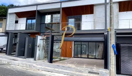 Casa com 3 quartos à venda na Rua Rio Negrinho, 518, Saguaçu, Joinville por R$ 990.000