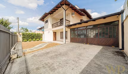 Casa com 4 quartos à venda na Rua Assis Brasil, 92, Saguaçu, Joinville por R$ 1.350.000