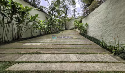 Casa em rua fechada com bastante segurança (monitoramento 24 horas) Muita iluminação natural; Casa c