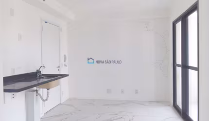 Studio na Saúde. 27m² com 1 Dorm Terraço, Vista Livre, e Lazer com Piscina coberta. Andar alto