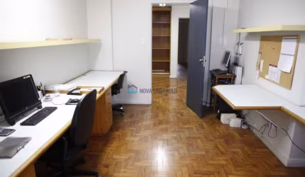 Conjuntos comerciais a 400 metros da Avenida Paulista