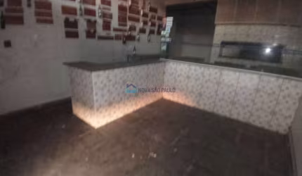 Salão comercial de 60m² com forno em excelente localização