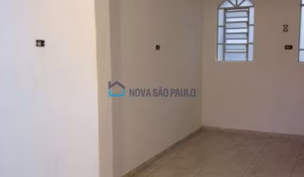 Casa com 01 Dormitório e 02 vagas de garagem !! Jabaquara