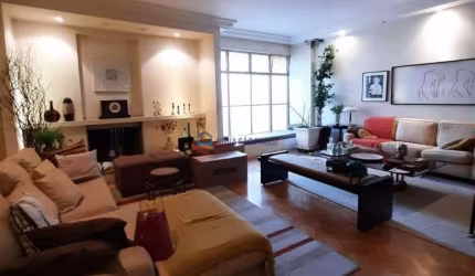 Casa com 4 Dormitórios, 3 Suítes e 4 Vagas de Estacionamento