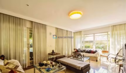 Casa. Campo Belo. LOCAÇÃO. Com 370m², 4 quartos, 5 vagas.