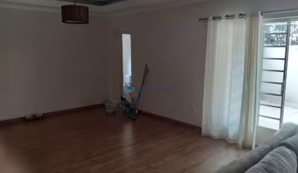 Casa terrea para locação de 3 dormitórios.