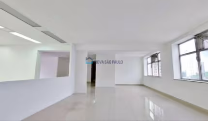 Conjunto comercial no Campo Belo - 135m², 2 vagas e 4 banheiros