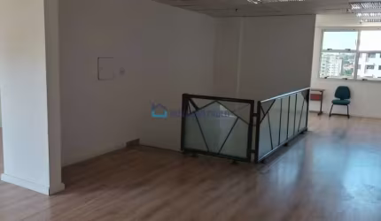 Conjunto comercial com excelente localização em Moema.