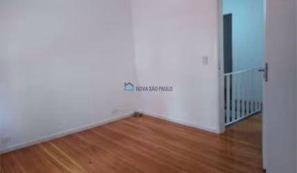 Sobrado comercial em Moema com 2 vagas e próximo à  Praça de Moema