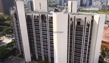 Andar comercial com 1385m², 16 vagas por andar, 6 elevadores sociais e 4 banheiros em cada andar