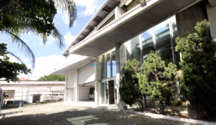 Excelente prédio comercial na Barra Funda. Para locação!