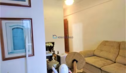 Apartamento Moema, andar alto, 1 dormitório e 1 vaga.