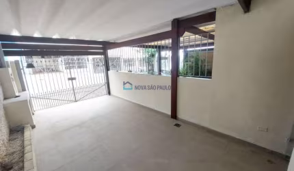 Casa térrea, com 1 dormitório, cozinha, banheiro, área de serviço, 1 vaga.
