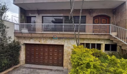 Ótima localização, casa terrea com 3 dormitórios sendo 3 suites