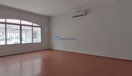 Sobrado residencial de 253m² com 03 Dorms e 02 vagas de garagem.